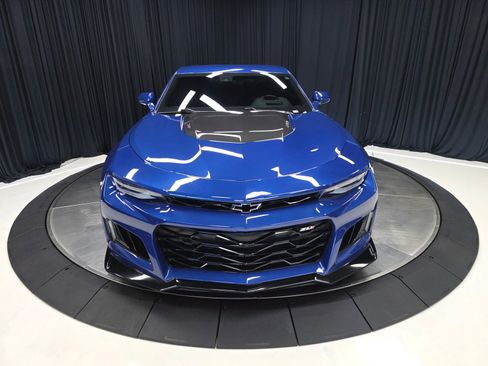 Used 2019 Chevrolet Camaro ZL1 RWD image 5