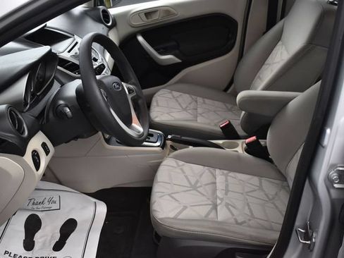 Used 2013 Ford Fiesta SE FWD image 9
