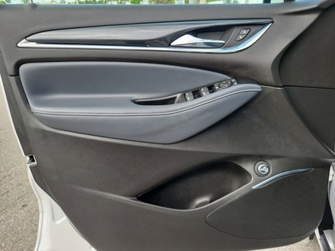 Used 2024 Buick Enclave Essence image 23