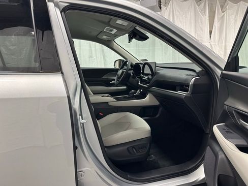 Used 2025 Toyota Grand Highlander AWD image 61