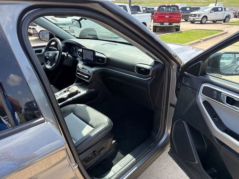 Used 2022 Ford Explorer XLT w/ Equipment Group 202A image 15