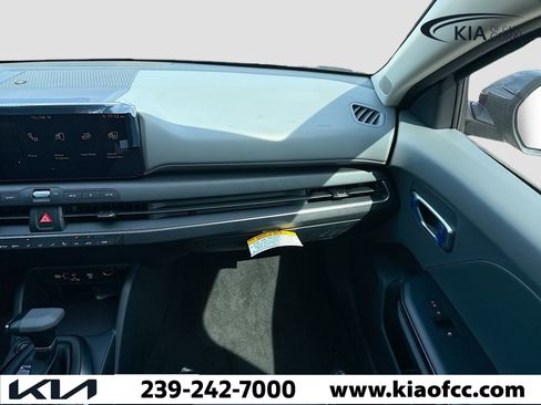 New 2025 Kia K4 LXS image 17