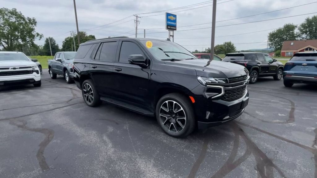 Used 2022 Chevrolet Tahoe RST w/ Luxury Package AWD/4WD image 2