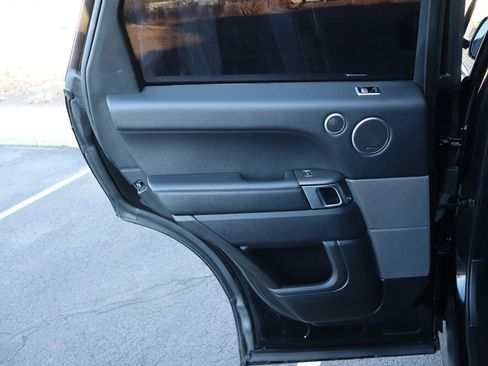 Used 2019 Land Rover Range Rover HSE image 24