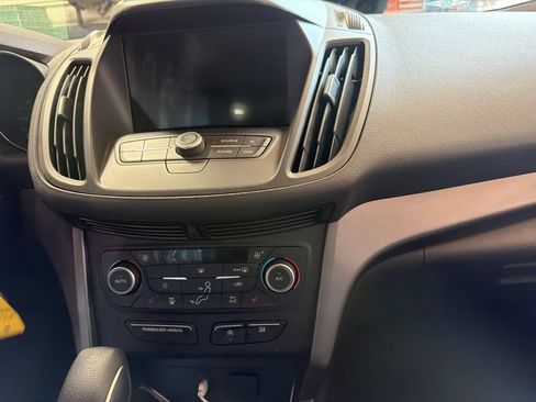 Used 2018 Ford Escape SE w/ SE Sync 3 Package FWD image 4