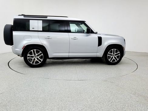 Certified 2022 Land Rover Defender 110 XS Edition image 4