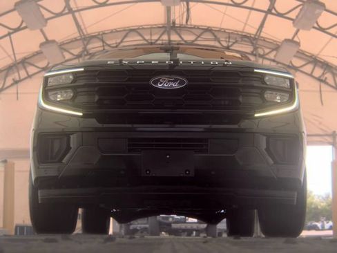 Certified 2025 Ford Expedition Active RWD image 4