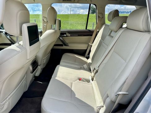 Used 2015 Lexus GX 460 Luxury w/ Preferred Accessory Package AWD/4WD image 13
