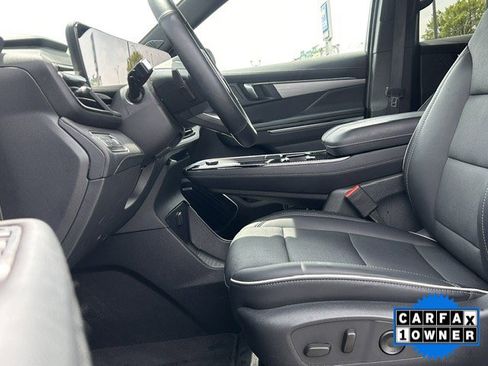 Used 2025 Buick Enclave Preferred image 3