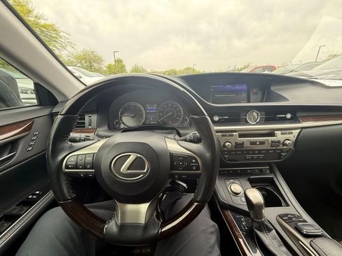 Used 2018 Lexus ES 350 w/ Luxury Package w/Wood Trim FWD image 21