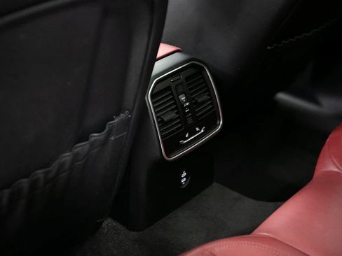 Certified 2024 Porsche Macan image 29