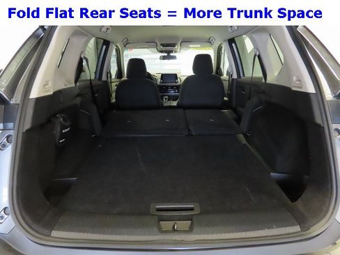 Used 2023 Nissan Rogue SV image 34