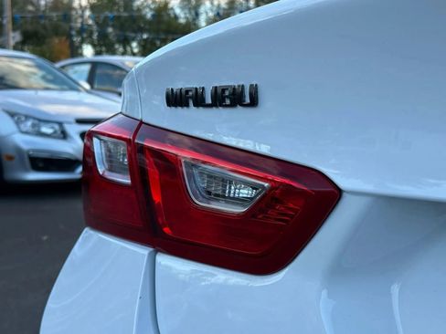 Used 2018 Chevrolet Malibu LT image 9