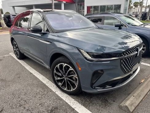 Used 2025 Lincoln Nautilus Reserve AWD/4WD image 2
