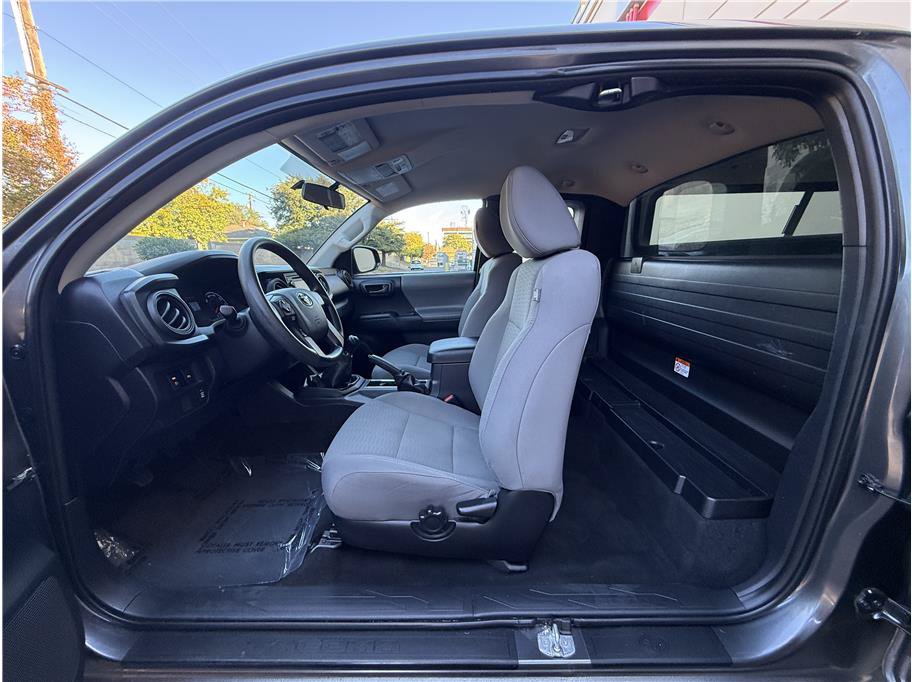 Used 2017 Toyota Tacoma SR AWD/4WD image 30