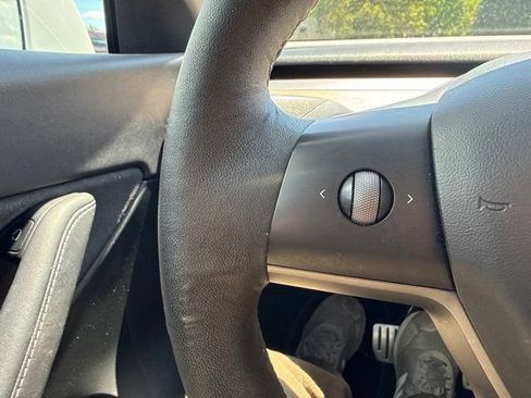 Used 2022 Tesla Model Y Performance AWD/4WD image 24