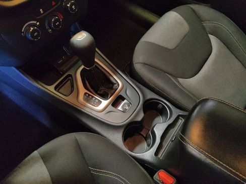 Used 2017 Jeep Cherokee Sport image 26