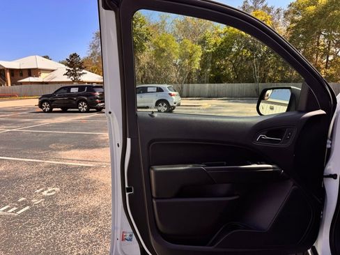 Used 2022 Chevrolet Colorado LT w/ Fleet Safety Package image 31