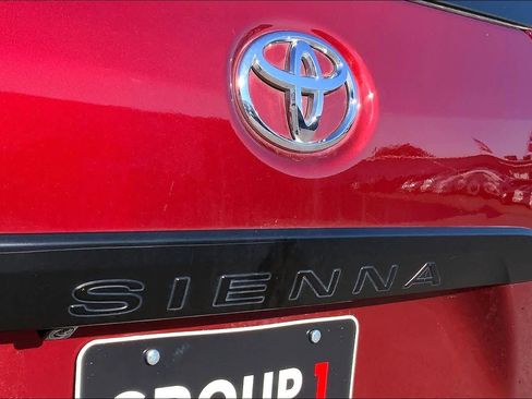 Used 2018 Toyota Sienna L image 29