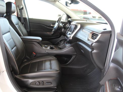 Used 2023 GMC Acadia Denali w/ Denali Technology Package AWD/4WD image 14