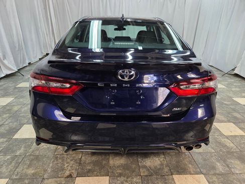 Used 2021 Toyota Camry SE image 3