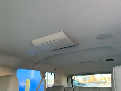 Used 2016 Chevrolet Suburban LTZ image 15