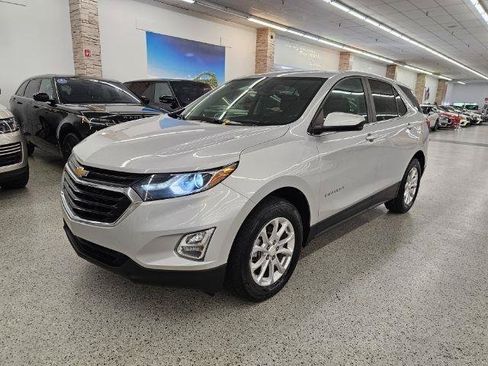 Used 2021 Chevrolet Equinox LT w/ Driver Convenience Package AWD/4WD image 2