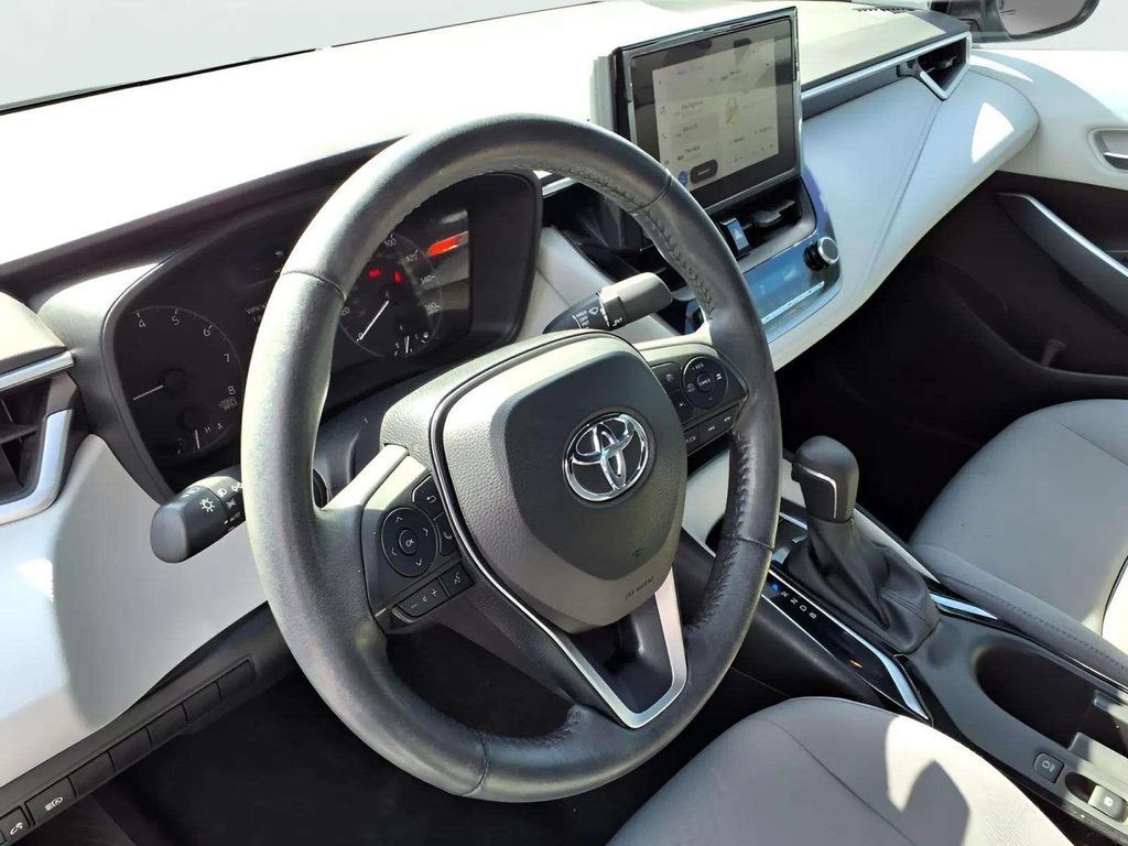 Used 2024 Toyota Corolla SE FWD image 15