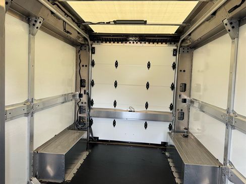 Used 2024 Chevrolet Brightdrop 400 w/ Commercial Equipment Package AWD/4WD image 24