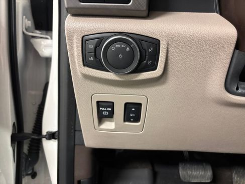 Used 2019 Ford F150 Limited w/ Trailer Tow Package image 32