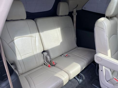 Used 2018 Buick Enclave Essence image 13