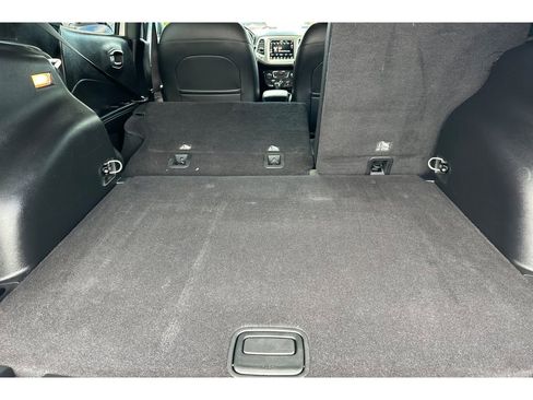 Used 2021 Jeep Compass Latitude image 17