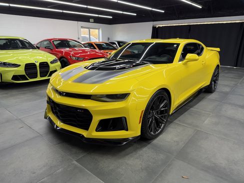 Used 2018 Chevrolet Camaro ZL1 image 1
