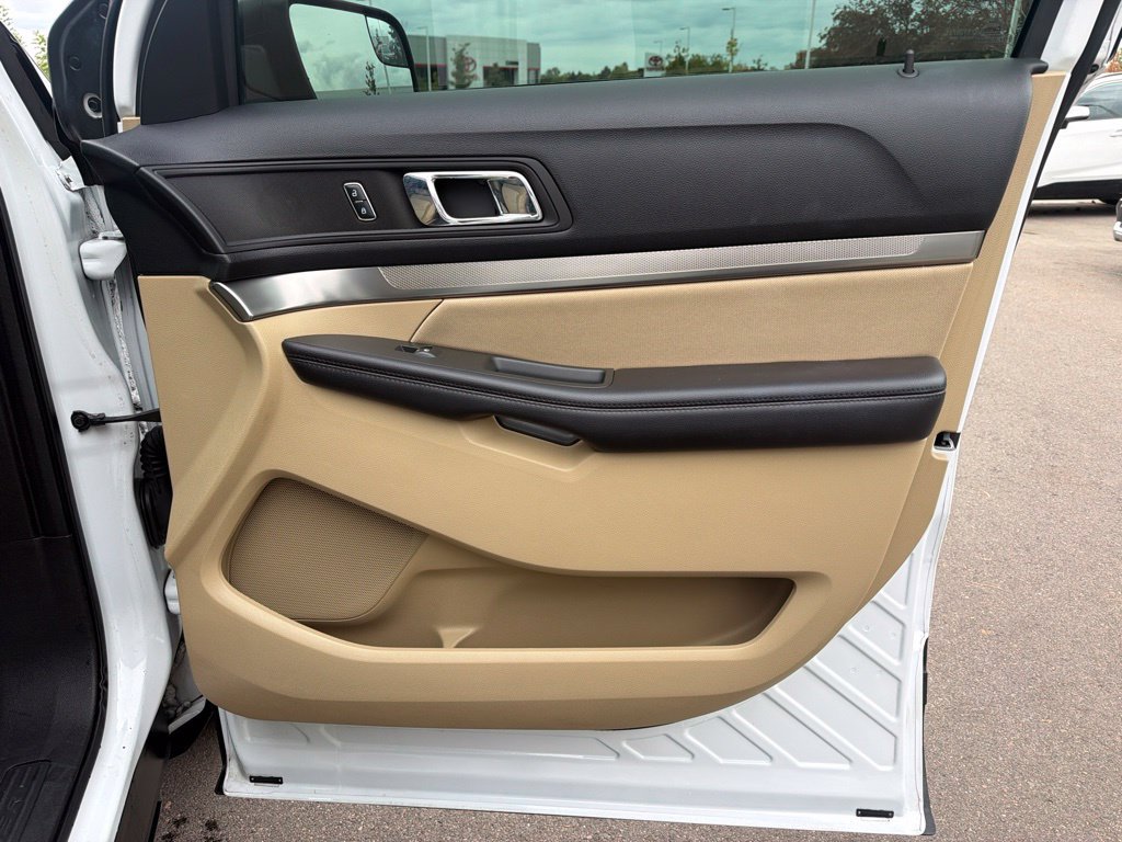 Used 2017 Ford Explorer FWD image 11