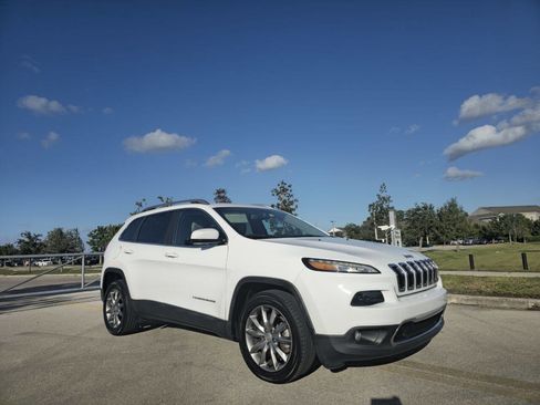 Used 2018 Jeep Cherokee Limited image 3