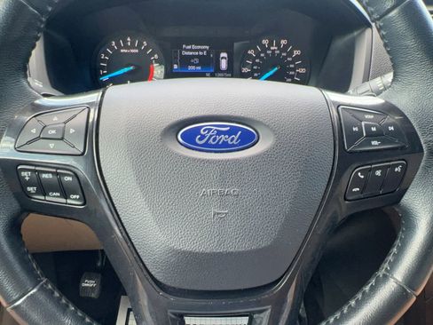 Used 2017 Ford Explorer XLT FWD image 10