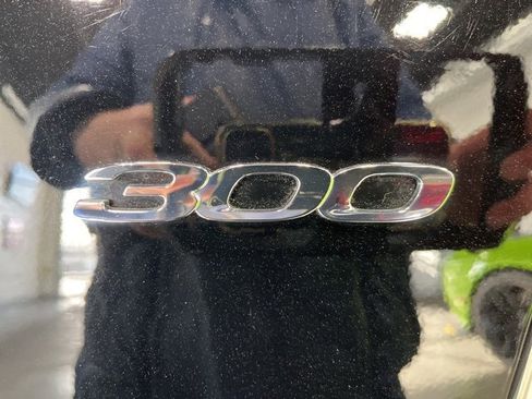 Used 2022 Chrysler 300 Touring image 8