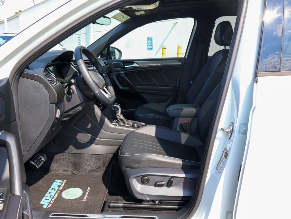 Certified 2024 Volkswagen Tiguan SE R-Line AWD/4WD image 12