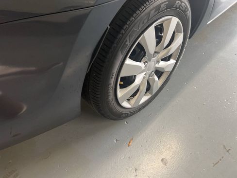 Used 2016 Toyota Corolla LE FWD image 16
