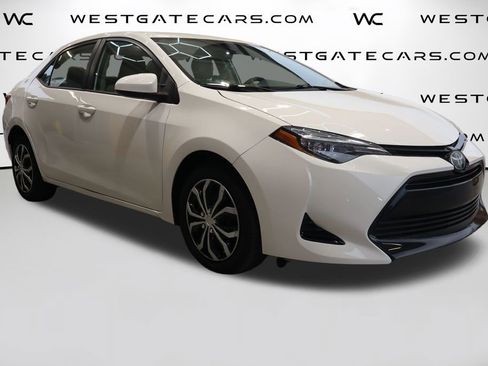 Used 2018 Toyota Corolla LE image 1