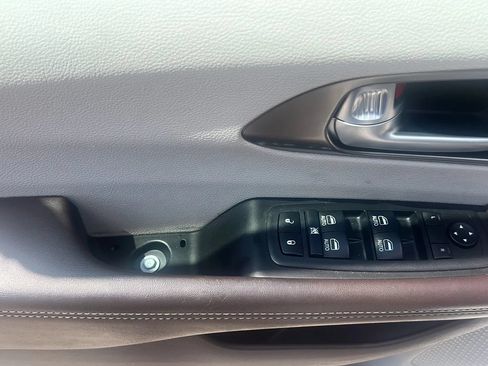 Used 2018 Chrysler Pacifica Touring-L Plus FWD image 20