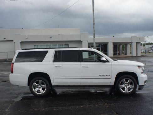 Used 2015 Chevrolet Suburban LT RWD image 21