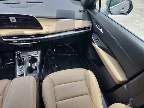 Used 2025 Cadillac XT4 Premium Luxury FWD image 20