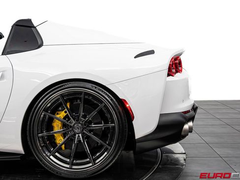 Used 2021 Ferrari 812 GTS image 18