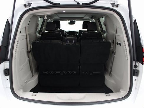 Used 2022 Chrysler Pacifica Limited image 22