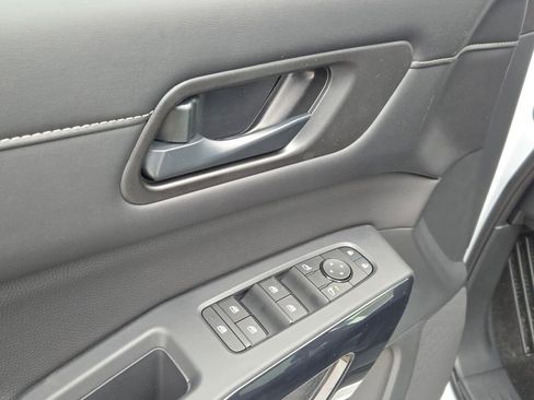 New 2025 Nissan Pathfinder SV image 25