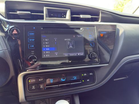 Used 2018 Toyota Corolla SE FWD image 34