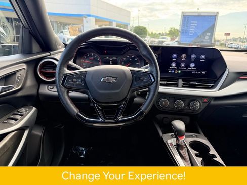 Used 2025 Chevrolet Trax RS w/ Sunroof Package FWD image 11