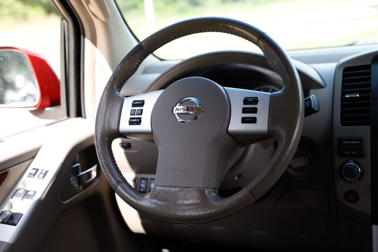 Used 2009 Nissan Pathfinder LE AWD/4WD image 31