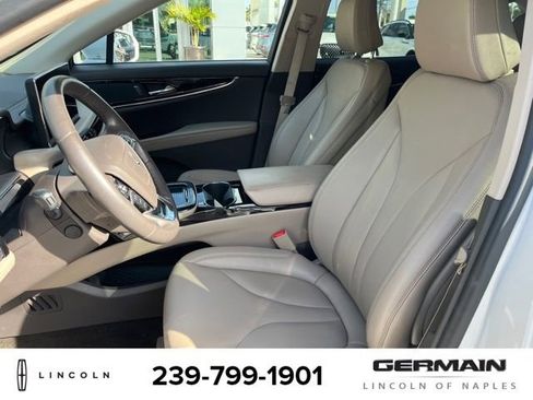 Used 2023 Lincoln Nautilus AWD w/ Premium Package image 9